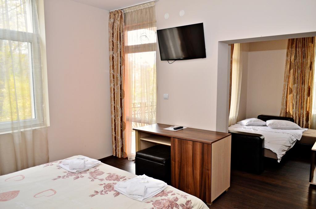 Guest House Anelim เวลีคอเทอร์โนโว ภายนอก รูปภาพ