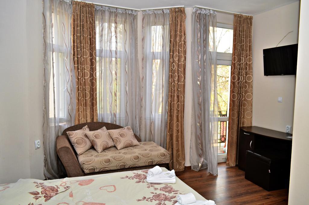 Guest House Anelim เวลีคอเทอร์โนโว ภายนอก รูปภาพ